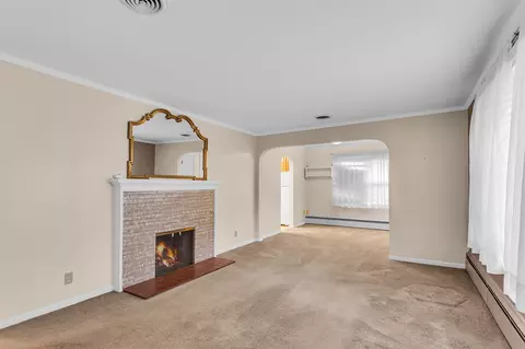 Living - 2100 Ridgeway, Jackson, MI 49203 photo 9 of 11
