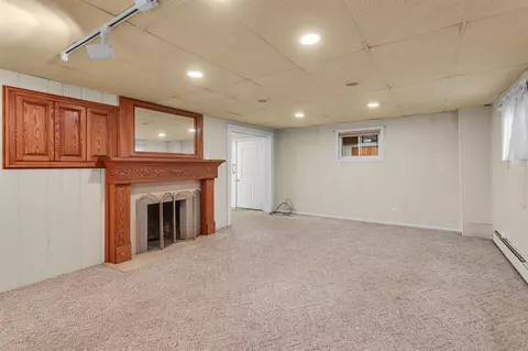 Living - 2100 Ridgeway, Jackson, MI 49203 photo 11 of 11