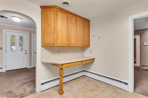 Entry Way - 2100 Ridgeway, Jackson, MI 49203 photo 2 of 5