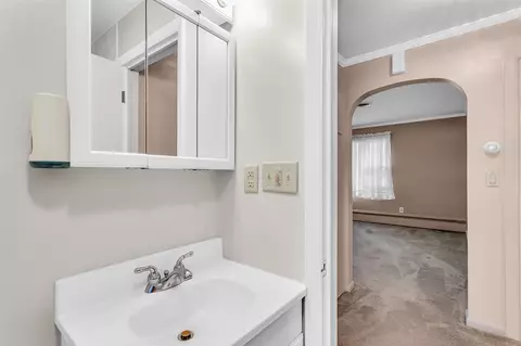 Entry Way - 2100 Ridgeway, Jackson, MI 49203 photo 4 of 5