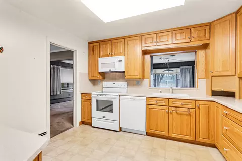 Kitchen - 2100 Ridgeway, Jackson, MI 49203 photo 3 of 4