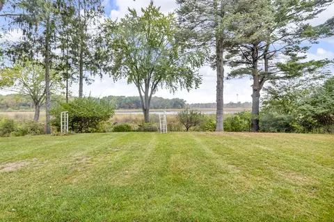 Exterior - 2100 Ridgeway, Jackson, MI 49203 photo 7 of 10
