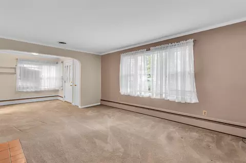 Living - 2100 Ridgeway, Jackson, MI 49203 photo 10 of 11