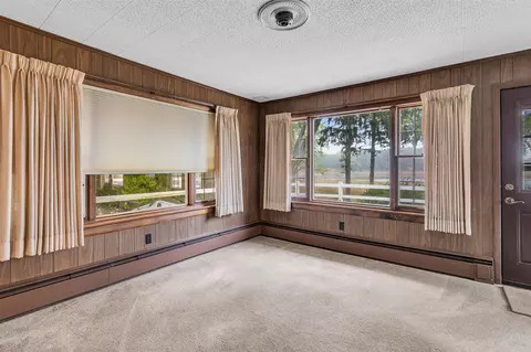 Living - 2100 Ridgeway, Jackson, MI 49203 photo 1 of 11