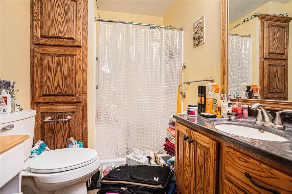 Bath - 5205 Kitz, Kalamazoo, MI 49009 photo 2 of 4