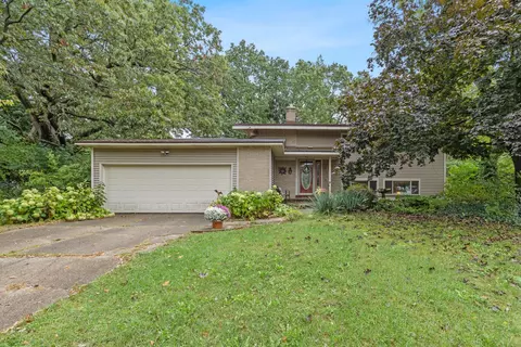 5090 Natchez Ct, Rockford, MI 49341