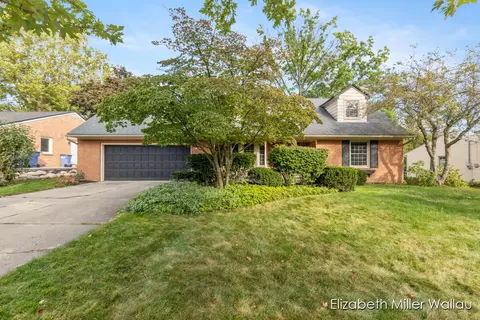 2142 Shawnee, Grand Rapids, MI 49506