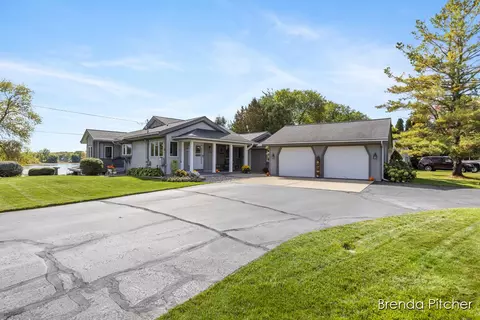9812 Myers Lk, Rockford, MI 49341