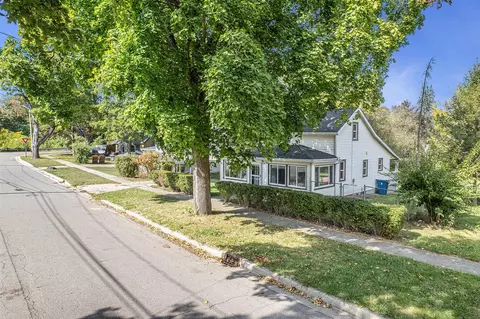 307 Locust, Marshall, MI 49068 photo 4