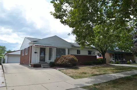 13815 Spruce St, Southgate, MI 48195