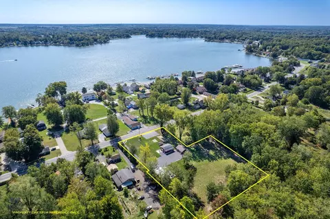 5568 Paw Paw Lk, Coloma, MI 49038