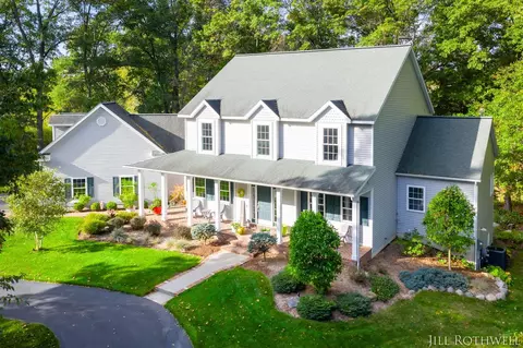 9147 Lakefield, Alto, MI 49302
