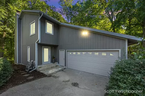 6421 Woodbrook, Grand Rapids, MI 49546