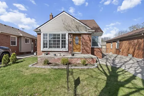 7210 Buckingham Ave, Allen Park, MI 48101