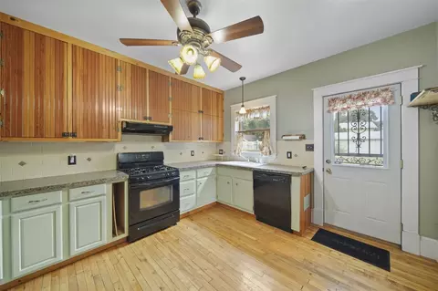 Kitchen - 623 Steward, Jackson, MI 49202 photo 2 of 2