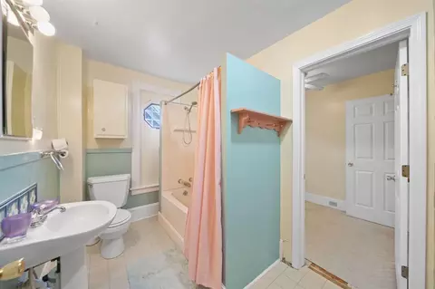 Bath - 623 Steward, Jackson, MI 49202 photo 2 of 2