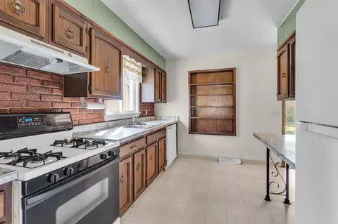 Kitchen - 1207 W Morrell, Jackson, MI 49203 photo 3 of 4