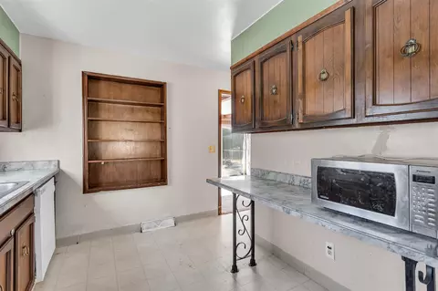 Kitchen - 1207 W Morrell, Jackson, MI 49203 photo 4 of 4