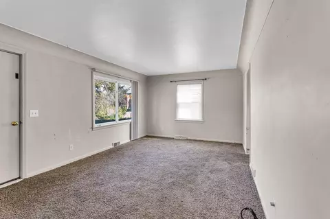 Living - 1207 W Morrell, Jackson, MI 49203 photo 4 of 4