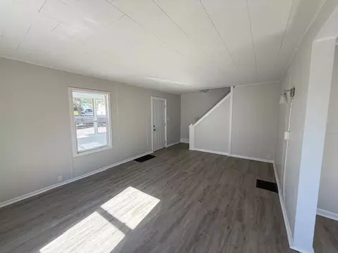 Living - 827 Wells, Jackson, MI 49202 photo 1 of 2