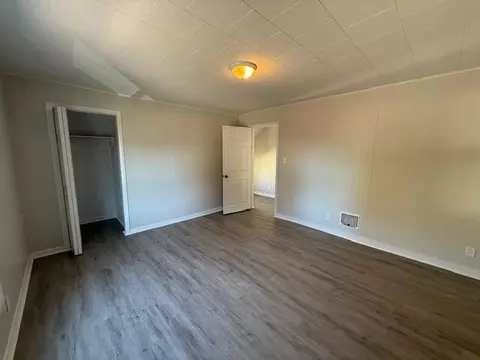 Bedroom - 827 Wells, Jackson, MI 49202 photo 5 of 5