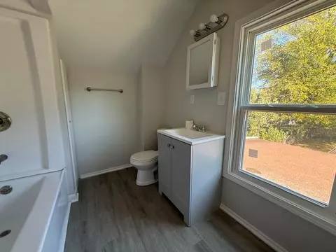 Bath - 827 Wells, Jackson, MI 49202 photo 2 of 2