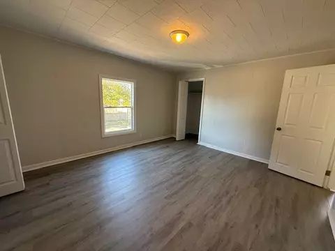Bedroom - 827 Wells, Jackson, MI 49202 photo 4 of 5