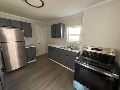 Kitchen - 827 Wells, Jackson, MI 49202 photo 2 of 2