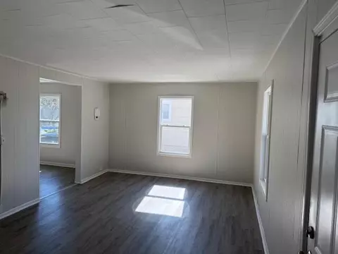 Living - 827 Wells, Jackson, MI 49202 photo 2 of 2
