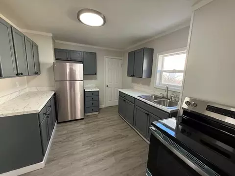 Kitchen - 827 Wells, Jackson, MI 49202 photo 1 of 2