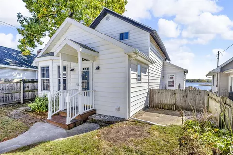 340 Ackerson Lk, Jackson, MI 49201
