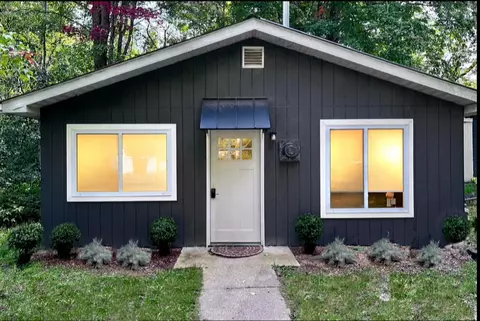 121 Henderson Pl, Cadillac, MI 49601