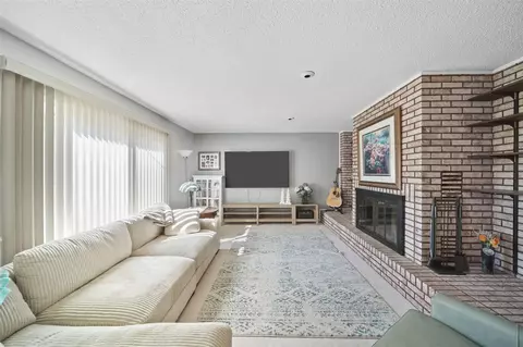Living - 7165 Clinton, Jackson, MI 49201 photo 4 of 4