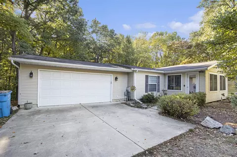 56823 Washington, Three Rivers, MI 49093