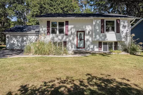 623 Glenview, Plainwell, MI 49080