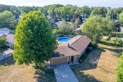 858 Winslow, Norton Shores, MI 49441