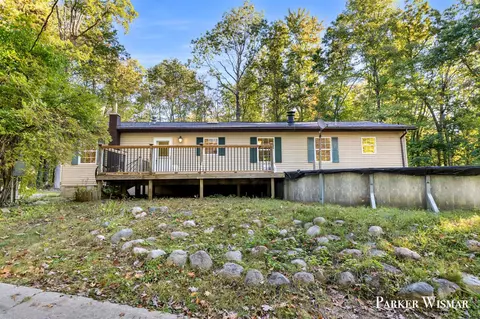 4433 Sylvan Lk, Newaygo, MI 49337