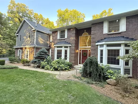7122 Hawick, Belmont, MI 49306