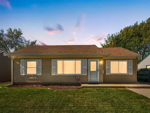 27081 Grandmont, Roseville, MI 48066