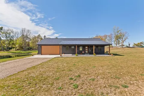 3251 Hanover, Horton, MI 49246