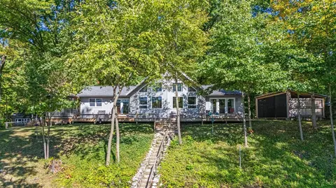 620 W Warren Woods, Galien, MI 49113