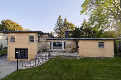 307 2nd, Manistee, MI 49660