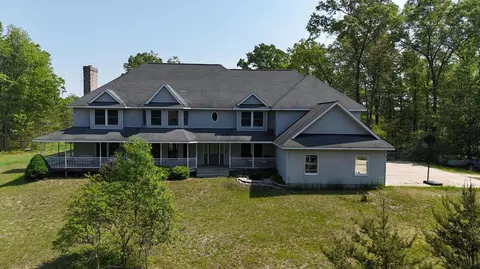 626 N Skocelas, Manistee, MI 49660