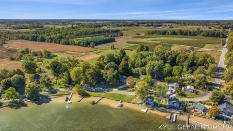 6020 122nd, Fennville, MI 49408