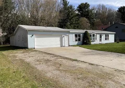 418 E Gibbs St, Whitehall, MI 49461