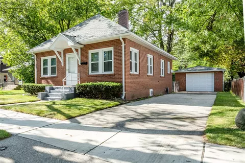 1142 Bishop, Benton Harbor, MI 49022