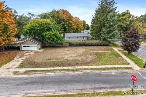 605 W Montcalm, Greenville, MI 48838