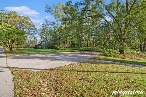 962 Buttrick, Ada, MI 49301