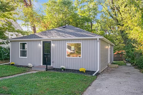 806 Pitkins, Benton Harbor, MI 49022
