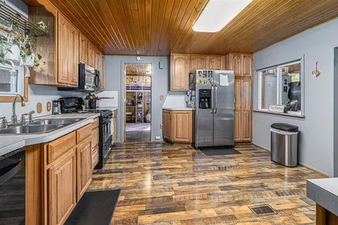 Kitchen - 11291 S Warner, Grant, MI 49327 photo 1 of 2